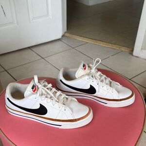 Nike Kids’ Grand School Court Legacy White and Black Low-Top Sneakers Sz 7